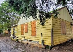 Foreclosure Listing in SE POWELL BLVD PORTLAND, OR 97236