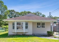  Hurstwood Rd, Shirley NY