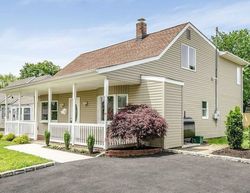  Spring Ln, Levittown NY
