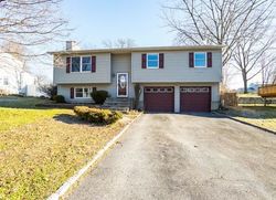 Foreclosure Listing in GUERNSEY DR NEW WINDSOR, NY 12553