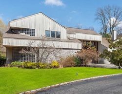 Foreclosure Listing in SUMMERWIND DR GLEN HEAD, NY 11545