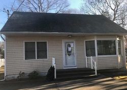  Roberts Rd W, Shirley NY