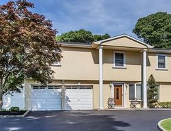  Woodview Ln, Centereach NY