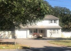  Floyd Rd, Shirley NY