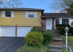 Foreclosure Listing in ESTATE RD SMITHTOWN, NY 11787