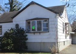 Foreclosure Listing in GORDON AVE WEST BABYLON, NY 11704