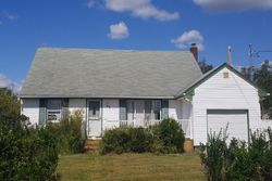 Foreclosure Listing in E NEPTUNE AVE LINDENHURST, NY 11757