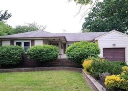 Foreclosure Listing in QUEENS AVE WEST BABYLON, NY 11704