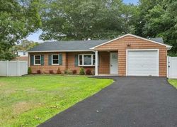 Foreclosure Listing in BROADWAY SHIRLEY, NY 11967