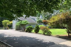 Foreclosure Listing in GODFREY LN HUNTINGTON, NY 11743