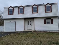 Foreclosure Listing in GREENBELT PKWY HOLTSVILLE, NY 11742