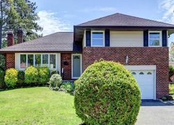  Queen St, Westbury NY