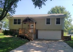 Foreclosure Listing in SE CLAREMONT ST LEES SUMMIT, MO 64063