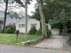  E 20th St, Huntington Station NY