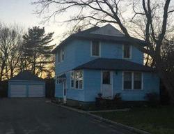  E Forks Rd, Bay Shore NY