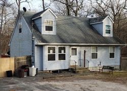 Foreclosure Listing in W BARTLETT RD MIDDLE ISLAND, NY 11953