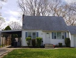  N Erie Ave, Lindenhurst NY