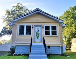 Foreclosure Listing in W CENTER AVE MAPLE SHADE, NJ 08052