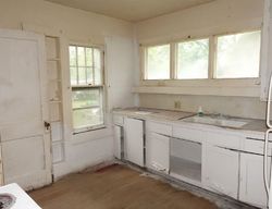 Foreclosure Listing in 1ST AVE W NEWTON, IA 50208