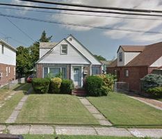  North Dr, Valley Stream NY