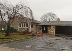 Foreclosure Listing in WHEATFIELD LN COMMACK, NY 11725