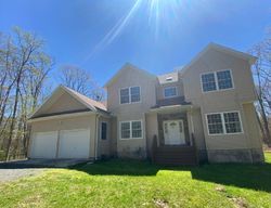 Foreclosure Listing in FRIENDSHIP DR HAWLEY, PA 18428