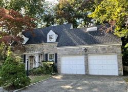 Foreclosure in  OAKDALE LN Roslyn Heights, NY 11577