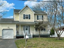  Birchwood Dr, Shirley NY