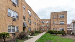  W Estes Ave N, Chicago IL