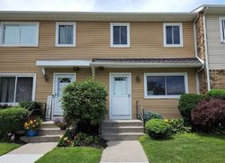 Foreclosure Listing in TOWN HOUSE DR # 7 MASSAPEQUA PARK, NY 11762