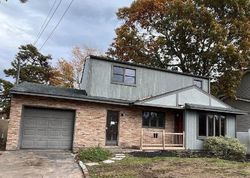 Foreclosure Listing in OAK NECK RD WEST ISLIP, NY 11795