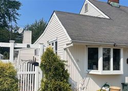 Foreclosure Listing in WILDWOOD LN WANTAGH, NY 11793