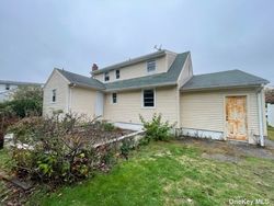 Foreclosure Listing in SOUTHARD LN BABYLON, NY 11702