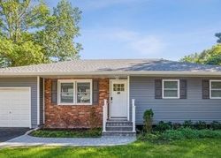 Foreclosure Listing in CHARLES AVE HOLBROOK, NY 11741