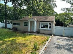  Carnation Dr, Shirley NY