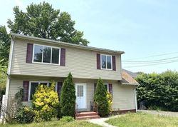 Foreclosure Listing in CHOVET TER BERGENFIELD, NJ 07621
