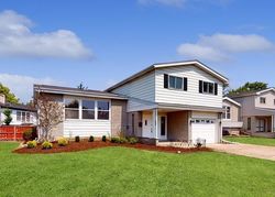  N Lauren Ln, Niles IL