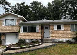  Grady Ln, Coram NY