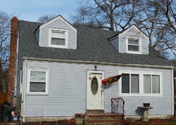  Parkview Dr, Shirley NY