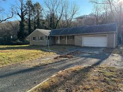 Foreclosure Listing in STONY HOLLOW RD CENTERPORT, NY 11721