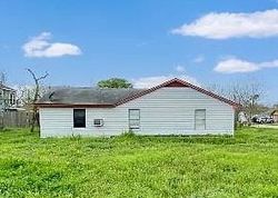 Foreclosure Listing in W 6TH ST FREEPORT, TX 77541