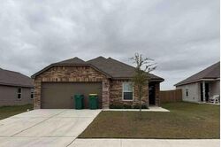  Farmhouse Ln, Elgin TX