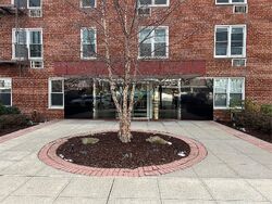 Foreclosure Listing in 41ST AVE APT 2A BAYSIDE, NY 11361