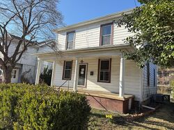  5th Ave, Montgomery WV