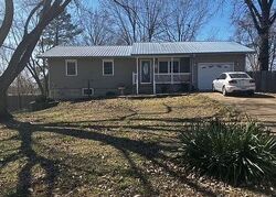  N Poplar St, Dexter MO