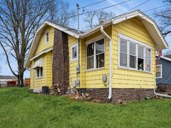 Foreclosure in  1ST AVE E Newton, IA 50208