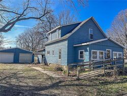  S Elm St, Stonington IL