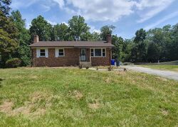  Evergreen Dr, Waldorf MD
