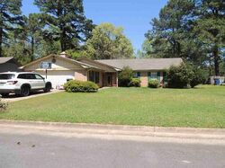  Camellia Dr, Camden AR