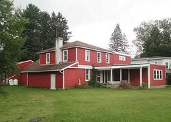  Railroad St, Bernhards Bay NY